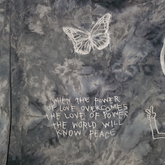 CHNGE Power of Love Cropped tee - Picture 7 of 7